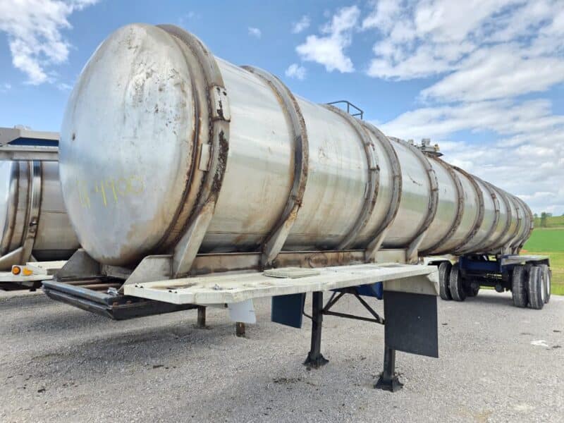 U-4900 1988 Heil 6500 Gallon Stainless Steel Semi Tanker