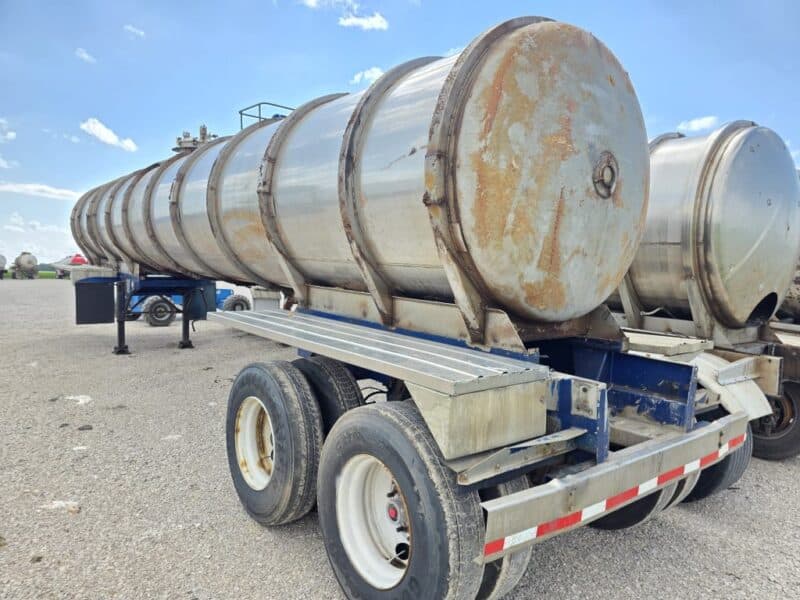 U-4900 1988 Heil 6500 Gallon Stainless Steel Semi Tanker