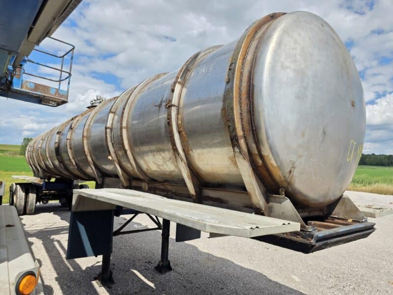 U-4900 1988 Heil 6500 Gallon Stainless Steel Semi Tanker