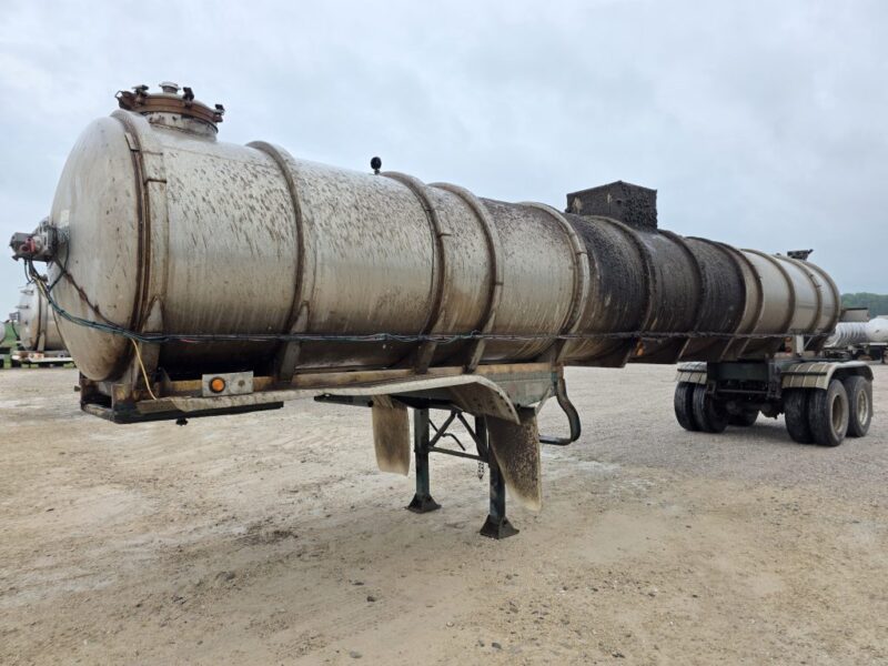 18″ U-4901 1979 Heil 6300 Gallon Stainless Steel Semi Tanker w. 18in Unload