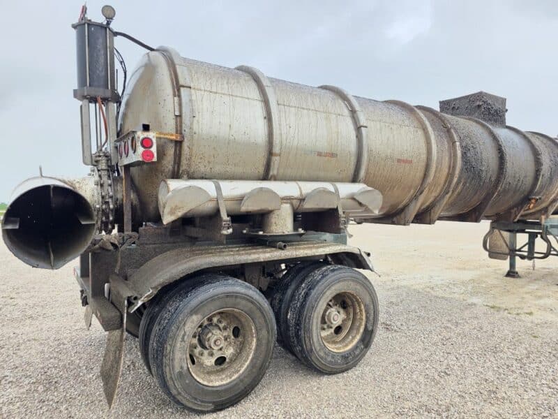 18″ U-4901 1979 Heil 6300 Gallon Stainless Steel Semi Tanker w. 18in Unload