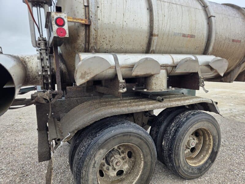18″ U-4901 1979 Heil 6300 Gallon Stainless Steel Semi Tanker w. 18in Unload