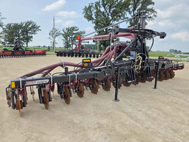 300 Acres on 28′ ZML 1424 Toolbar w. 14 Red Viper Gen 4 Row Units w. 6″ Stinger