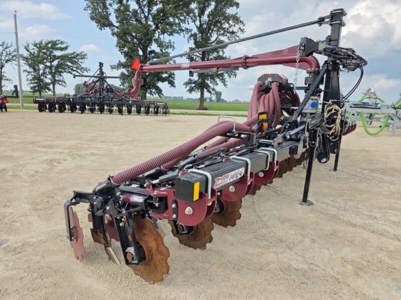 300 Acres on 28′ ZML 1424 Toolbar w. 14 Red Viper Gen 4 Row Units w. 6″ Stinger