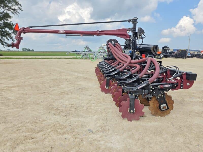300 Acres on 28′ ZML 1424 Toolbar w. 14 Red Viper Gen 4 Row Units w. 6″ Stinger