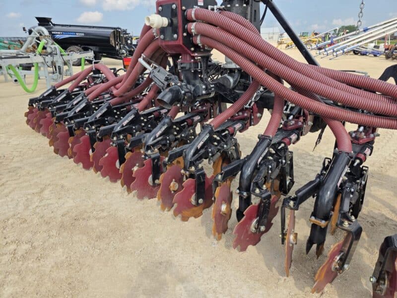 300 Acres on 28′ ZML 1424 Toolbar w. 14 Red Viper Gen 4 Row Units w. 6″ Stinger