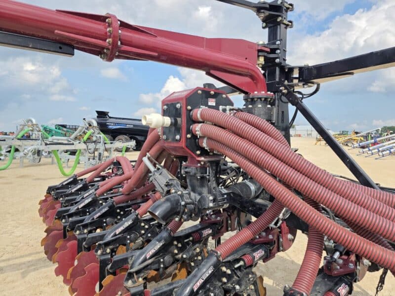 300 Acres on 28′ ZML 1424 Toolbar w. 14 Red Viper Gen 4 Row Units w. 6″ Stinger