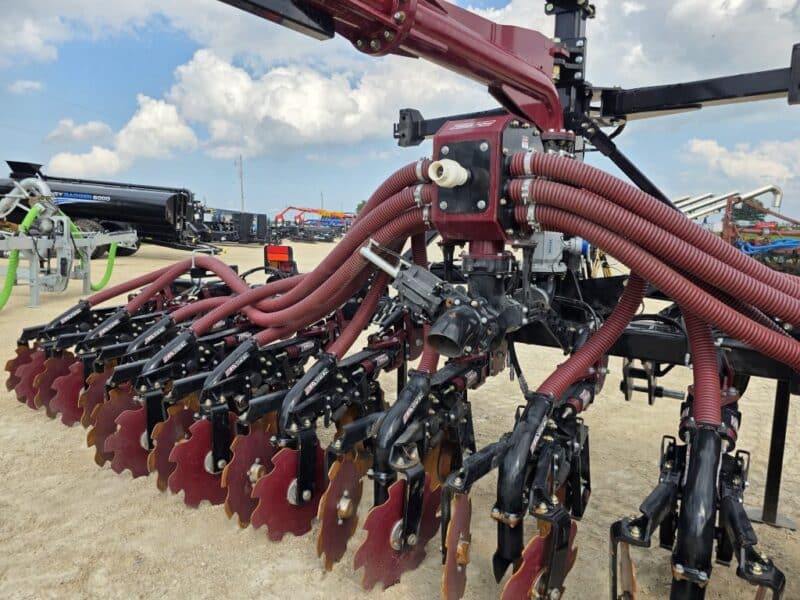 300 Acres on 28′ ZML 1424 Toolbar w. 14 Red Viper Gen 4 Row Units w. 6″ Stinger