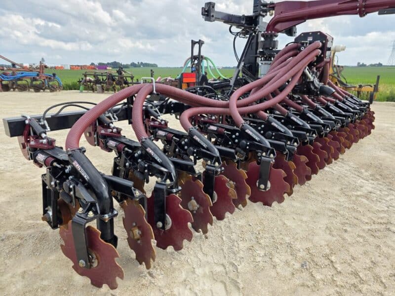 300 Acres on 28′ ZML 1424 Toolbar w. 14 Red Viper Gen 4 Row Units w. 6″ Stinger