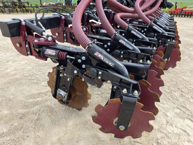 300 Acres on 28′ ZML 1424 Toolbar w. 14 Red Viper Gen 4 Row Units w. 6″ Stinger