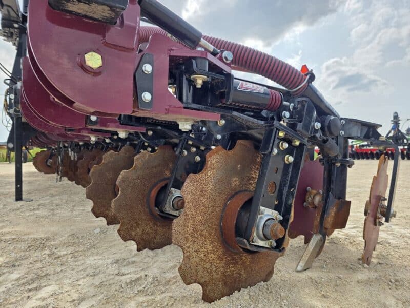 300 Acres on 28′ ZML 1424 Toolbar w. 14 Red Viper Gen 4 Row Units w. 6″ Stinger
