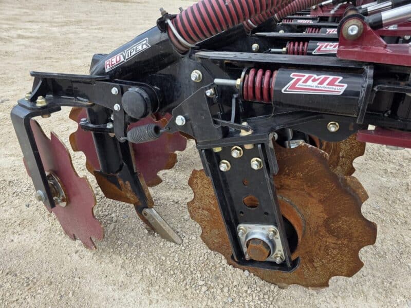 300 Acres on 28′ ZML 1424 Toolbar w. 14 Red Viper Gen 4 Row Units w. 6″ Stinger