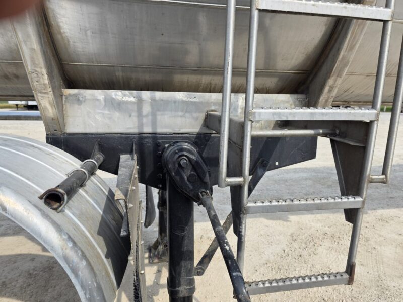 18″ U-4903 1974 Butler 6500 Gallon Stainless Steel Semi Tanker w. 18in Unload