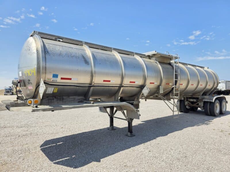 U-4904 1987 Fruehauf 7100 Gallon Stainless Steel Semi Tanker
