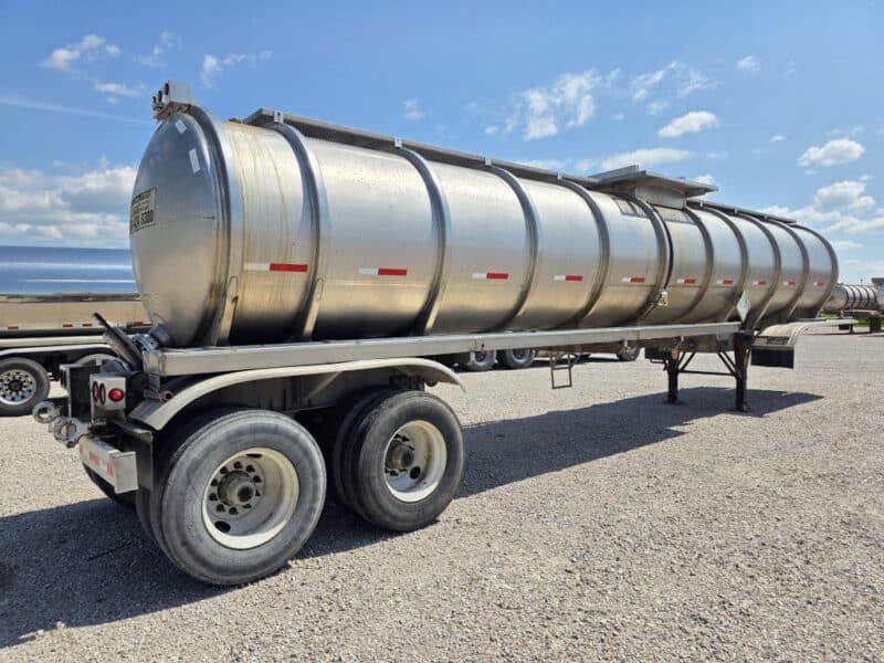 U-4904 1987 Fruehauf 7100 Gallon Stainless Steel Semi Tanker