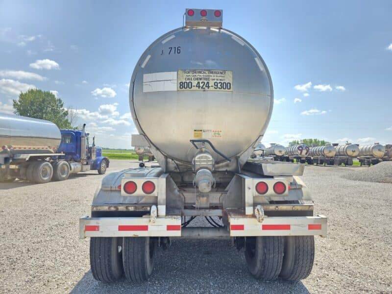 U-4904 1987 Fruehauf 7100 Gallon Stainless Steel Semi Tanker