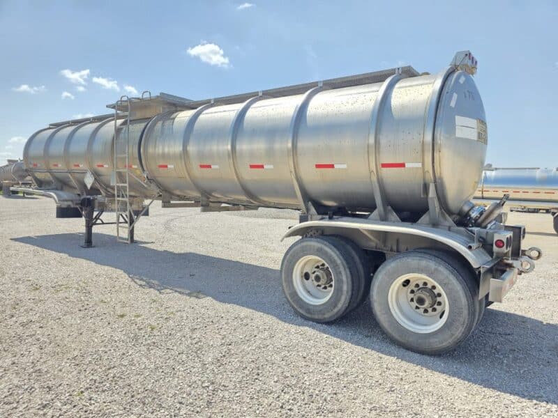 U-4904 1987 Fruehauf 7100 Gallon Stainless Steel Semi Tanker