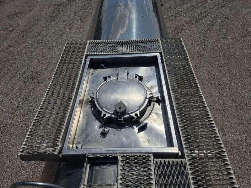 U-4906 1991 STE 6500 Gallon Stainless Steel Semi Tanker