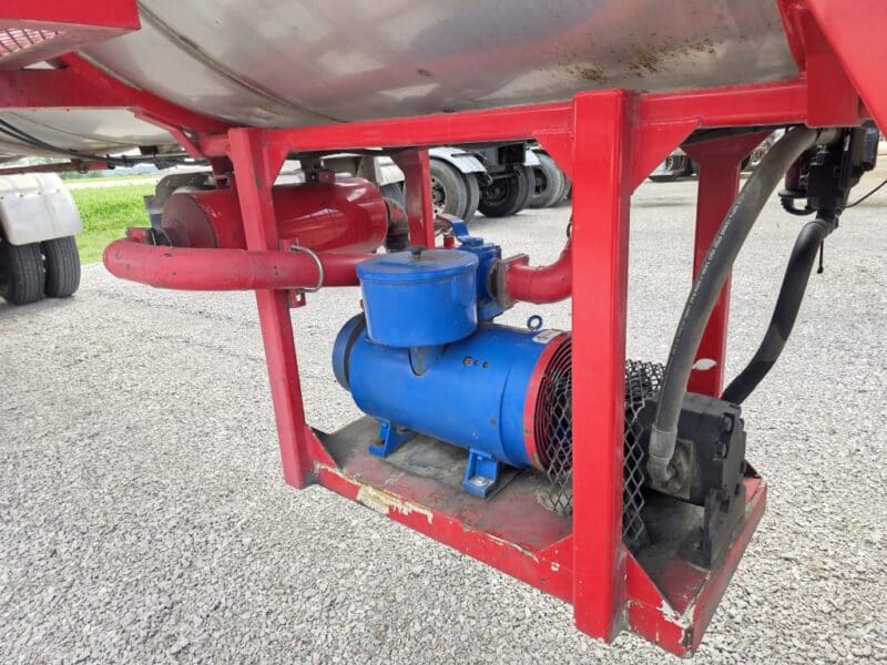 U-4908 1985 West-Mark 7000 Gallon Stainless Steel Vacuum Semi Tanker