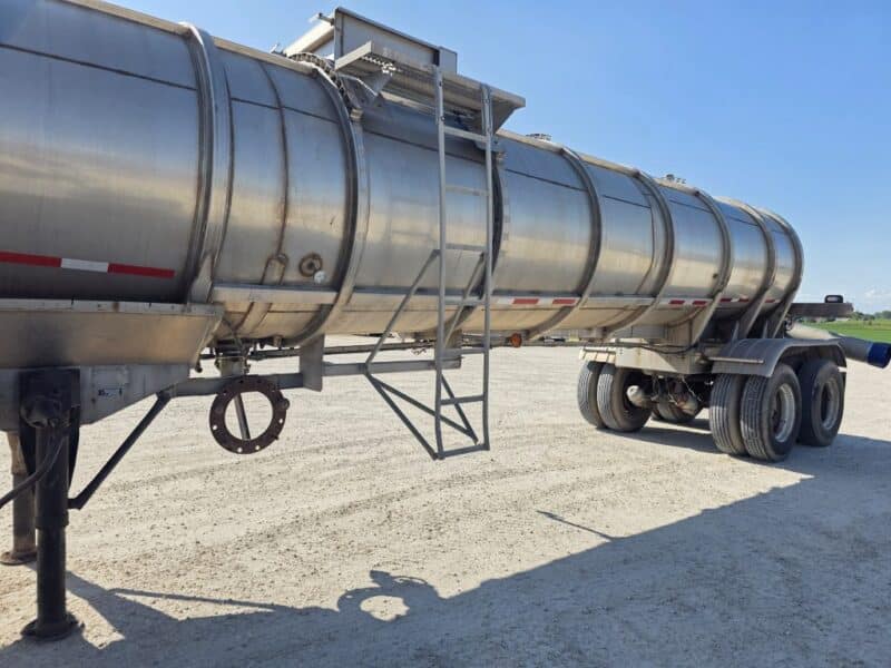 12″ U-4916 1972 Fruehauf 6700 Gallon Stainless Steel Semi Tanker w. 12in Unload