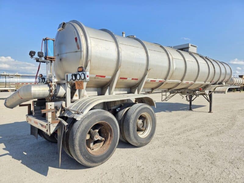 12″ U-4916 1972 Fruehauf 6700 Gallon Stainless Steel Semi Tanker w. 12in Unload