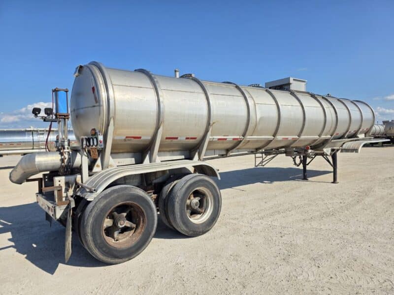 12″ U-4916 1972 Fruehauf 6700 Gallon Stainless Steel Semi Tanker w. 12in Unload