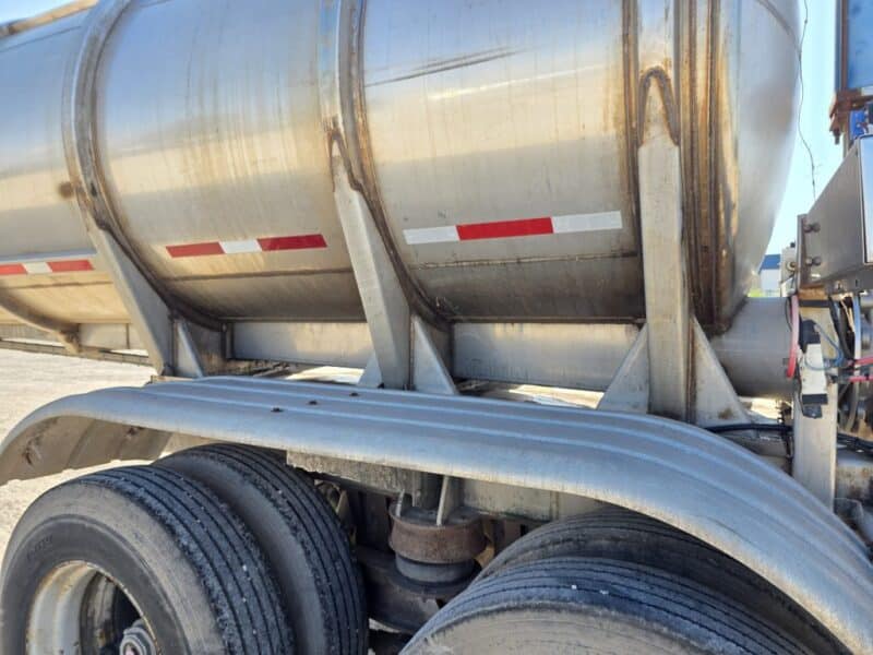 12″ U-4916 1972 Fruehauf 6700 Gallon Stainless Steel Semi Tanker w. 12in Unload