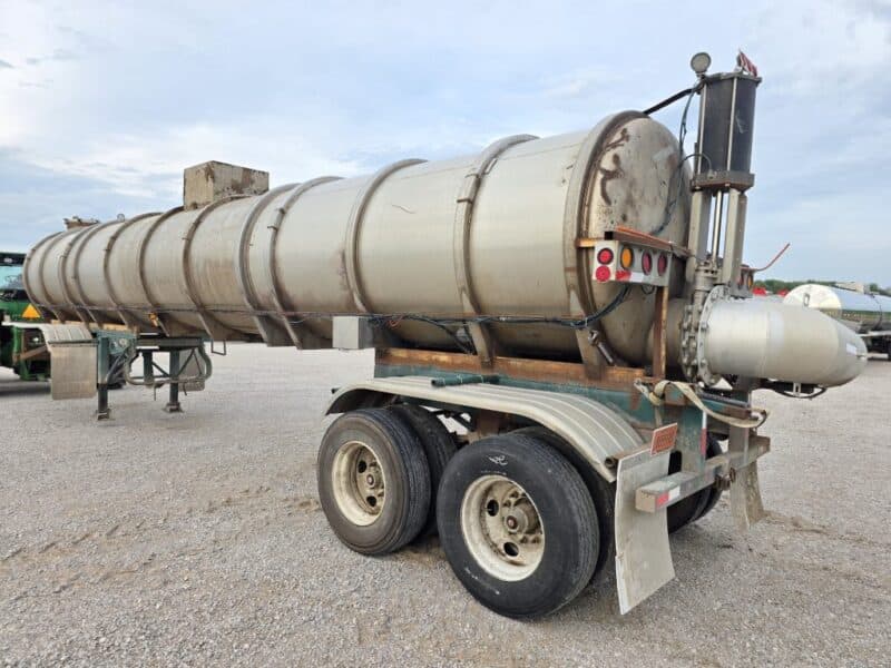 18″ U-4901 1979 Heil 6300 Gallon Stainless Steel Semi Tanker w. 18in Unload