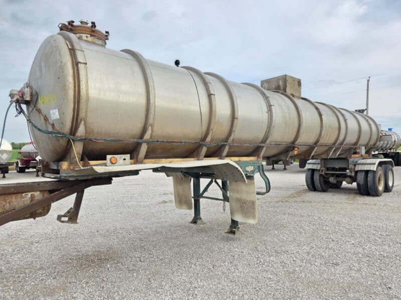 18″ U-4901 1979 Heil 6300 Gallon Stainless Steel Semi Tanker w. 18in Unload