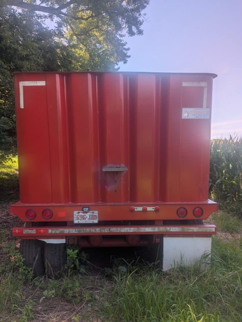 2008 Dragon Frac Tank with Hydraulic Lift Cylinders on Side. Front Load.