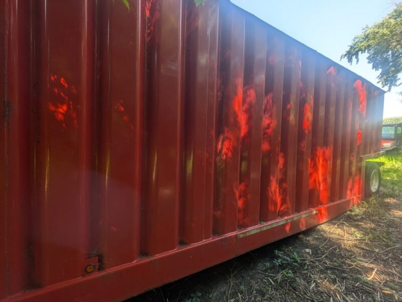 2008 Dragon Frac Tank with Hydraulic Lift Cylinders on Side. Front Load.