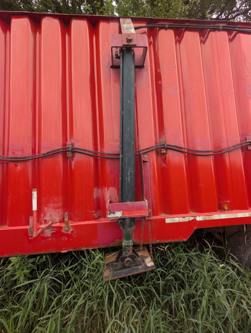 2008 Dragon Frac Tank with Hydraulic Lift Cylinders on Side. Front Load.