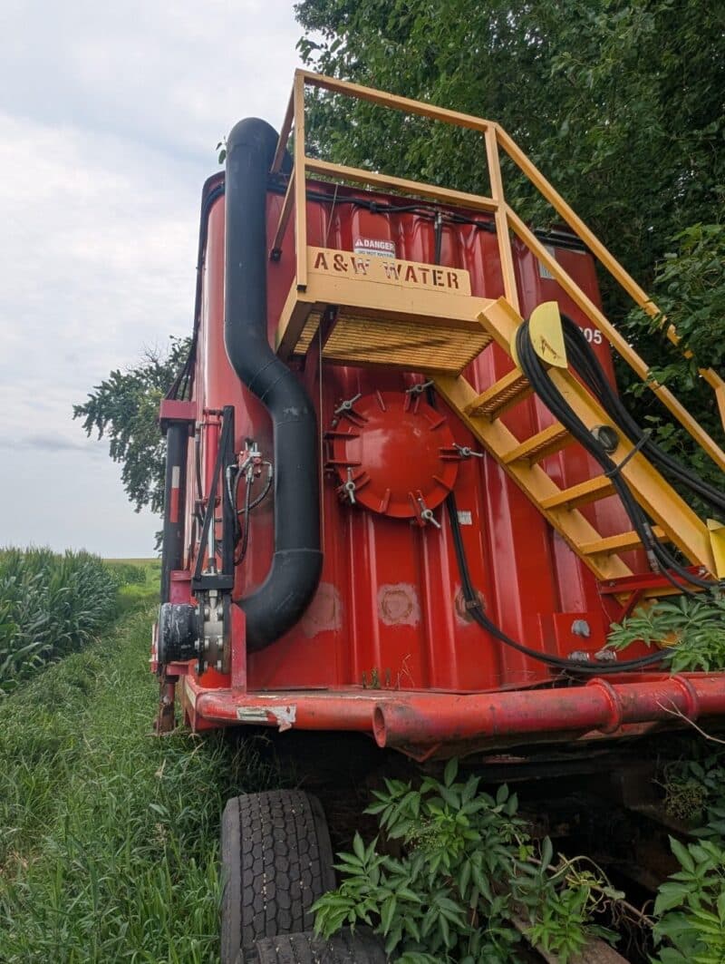 2008 Dragon Frac Tank with Hydraulic Lift Cylinders on Side. Front Load.
