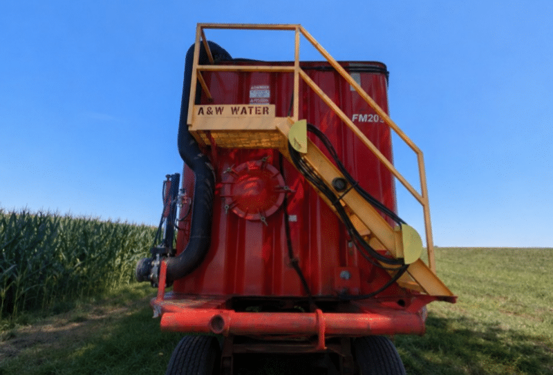 2008 Dragon Frac Tank with Hydraulic Lift Cylinders on Side. Front Load.