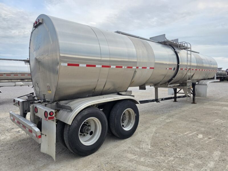 U-4905 1991 Brenner 6900 Gallon Stainless Steel Semi Tanker