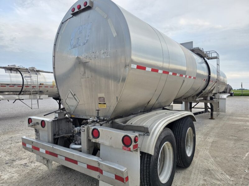U-4905 1991 Brenner 6900 Gallon Stainless Steel Semi Tanker