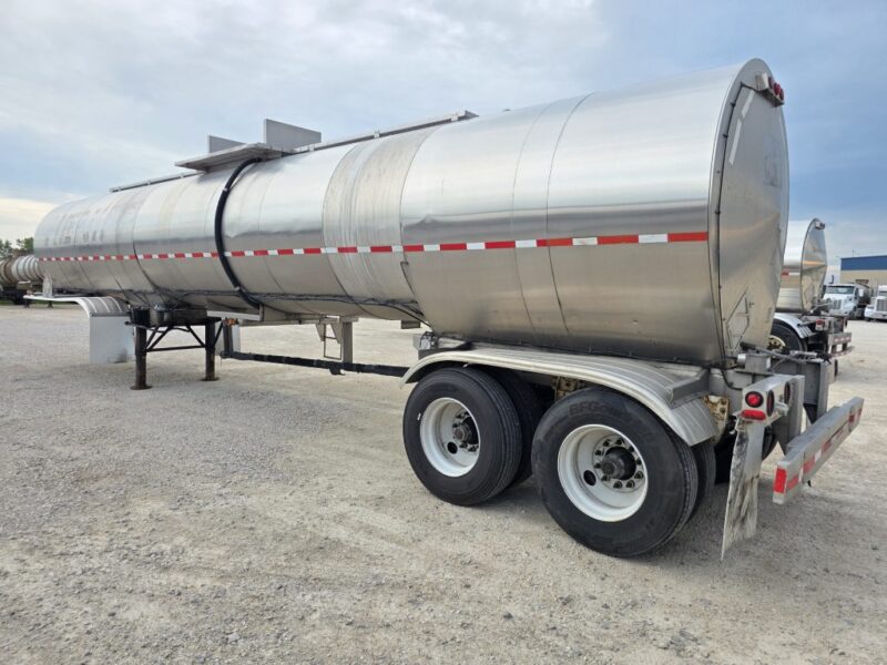 U-4905 1991 Brenner 6900 Gallon Stainless Steel Semi Tanker