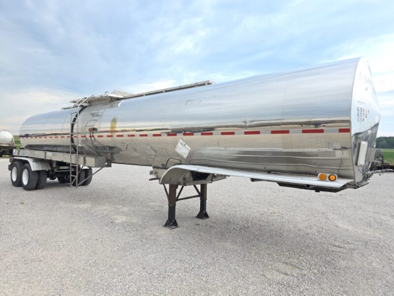 U-4909 1995 Polar 7000 Gallon Stainless Steel Semi Tanker