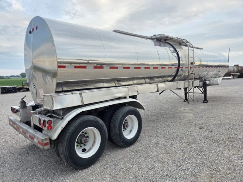 U-4909 1995 Polar 7000 Gallon Stainless Steel Semi Tanker