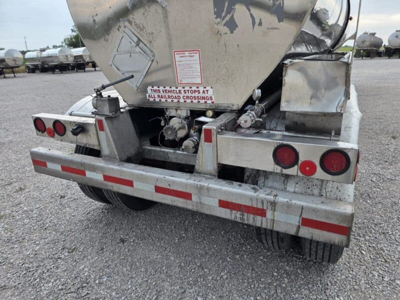 U-4909 1995 Polar 7000 Gallon Stainless Steel Semi Tanker
