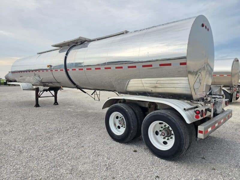 U-4909 1995 Polar 7000 Gallon Stainless Steel Semi Tanker