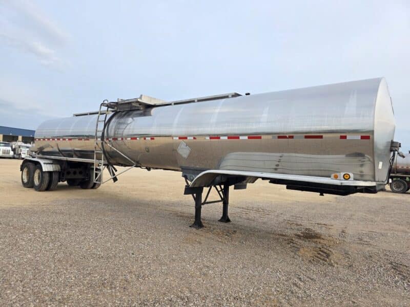 U-4911 1988 Fruehauf 7000 Gallon Stainless Steel Semi Tanker