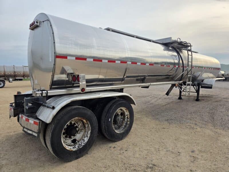 U-4911 1988 Fruehauf 7000 Gallon Stainless Steel Semi Tanker