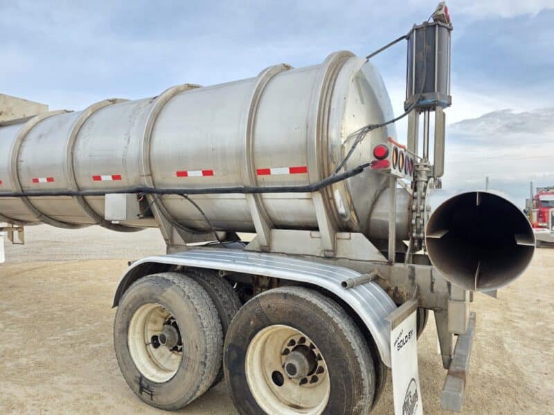 18″ U-4907 1996 Barbel 7000 Gallon Stainless Steel Semi Tanker w. 18in Unload
