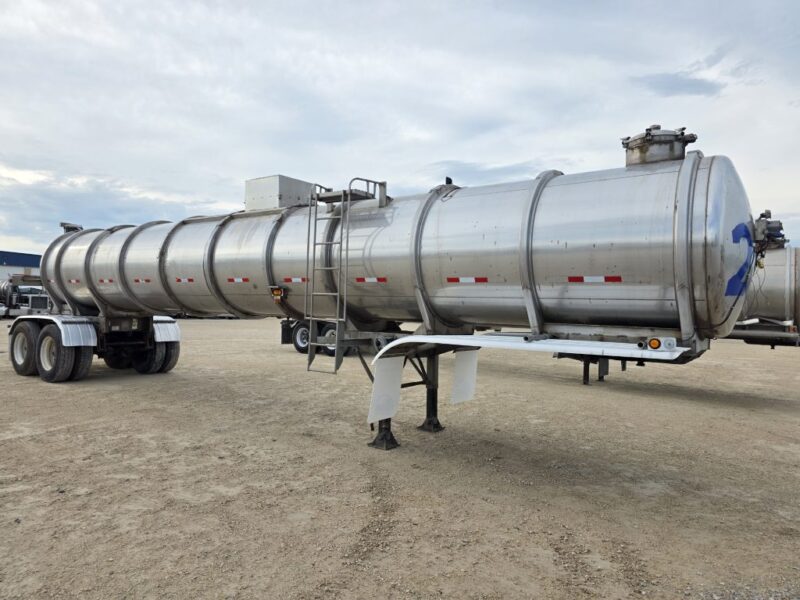 18″ U-4907 1996 Barbel 7000 Gallon Stainless Steel Semi Tanker w. 18in Unload
