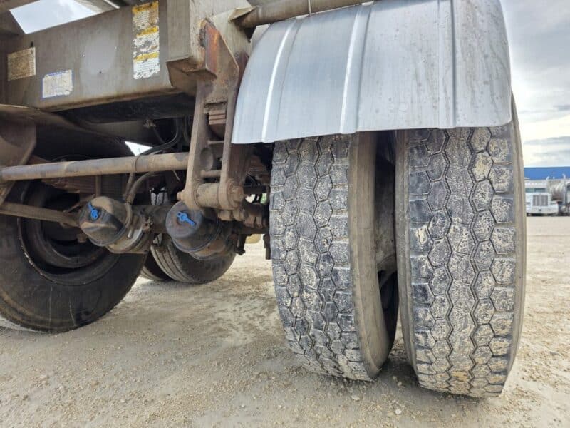 18″ U-4907 1996 Barbel 7000 Gallon Stainless Steel Semi Tanker w. 18in Unload