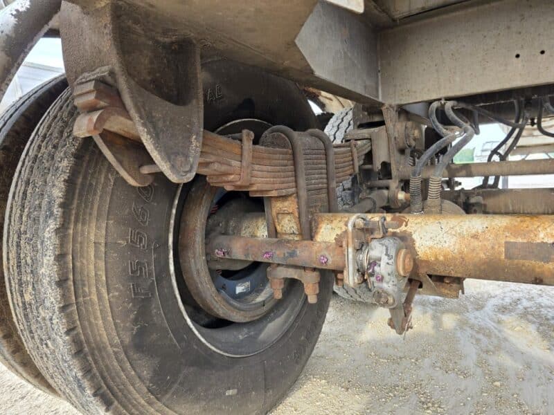 18″ U-4907 1996 Barbel 7000 Gallon Stainless Steel Semi Tanker w. 18in Unload