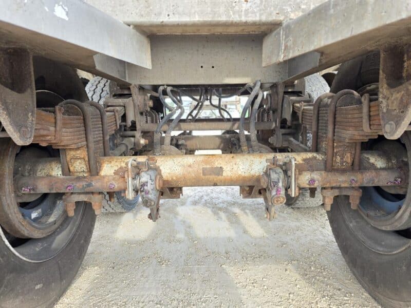 18″ U-4907 1996 Barbel 7000 Gallon Stainless Steel Semi Tanker w. 18in Unload