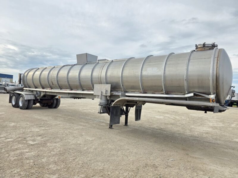 Dual 12″ U-4923 1998 Walker 7500 Gallon Stainless Semi Tanker