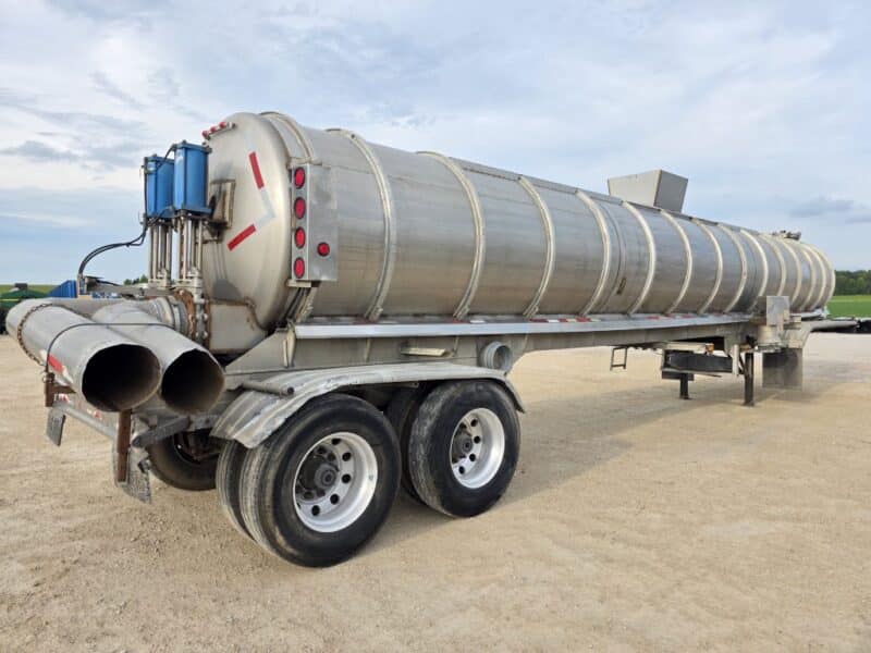 Dual 12″ U-4923 1998 Walker 7500 Gallon Stainless Semi Tanker